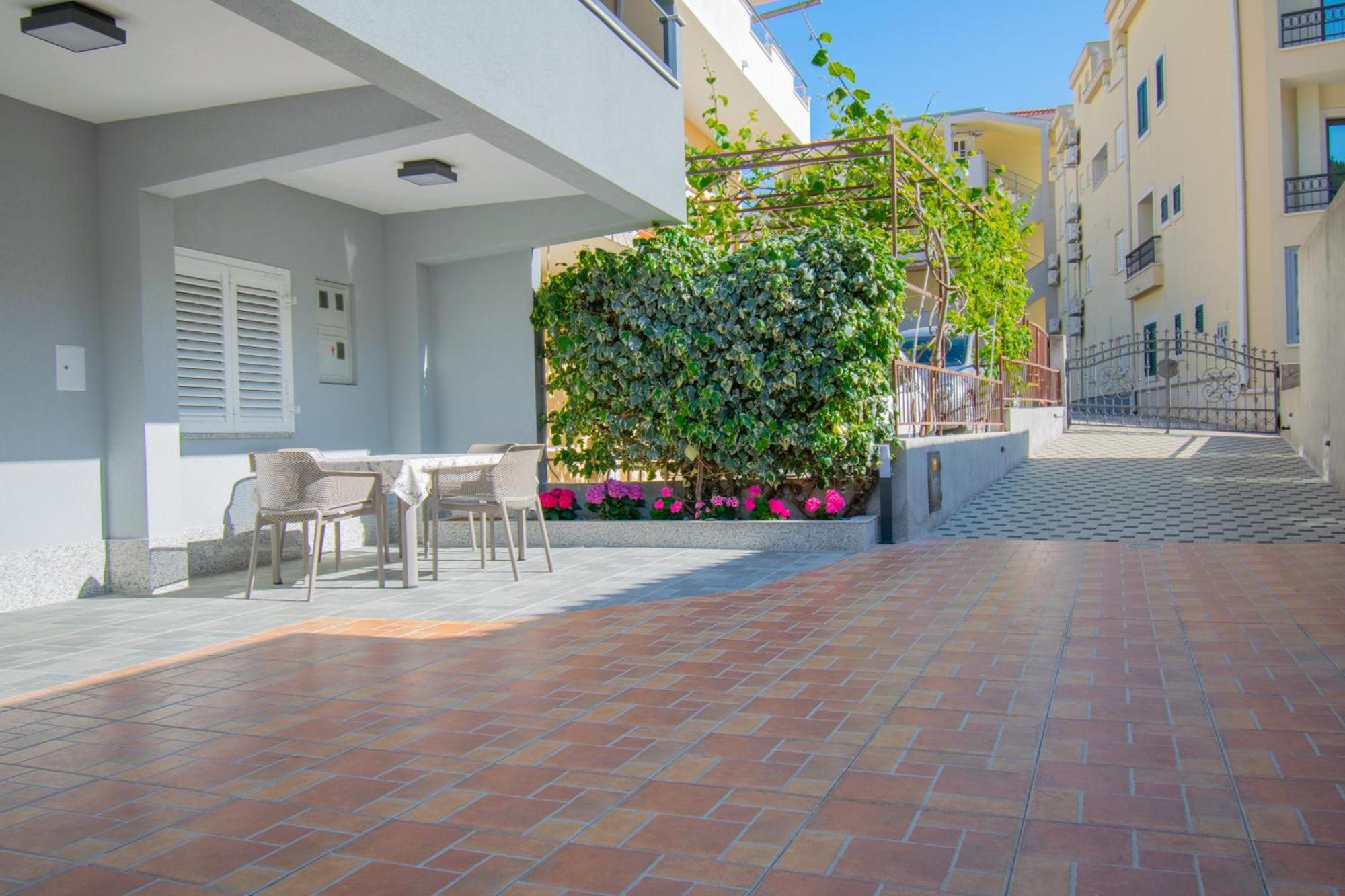 Apartments Hudovernik Baska Voda Luaran gambar