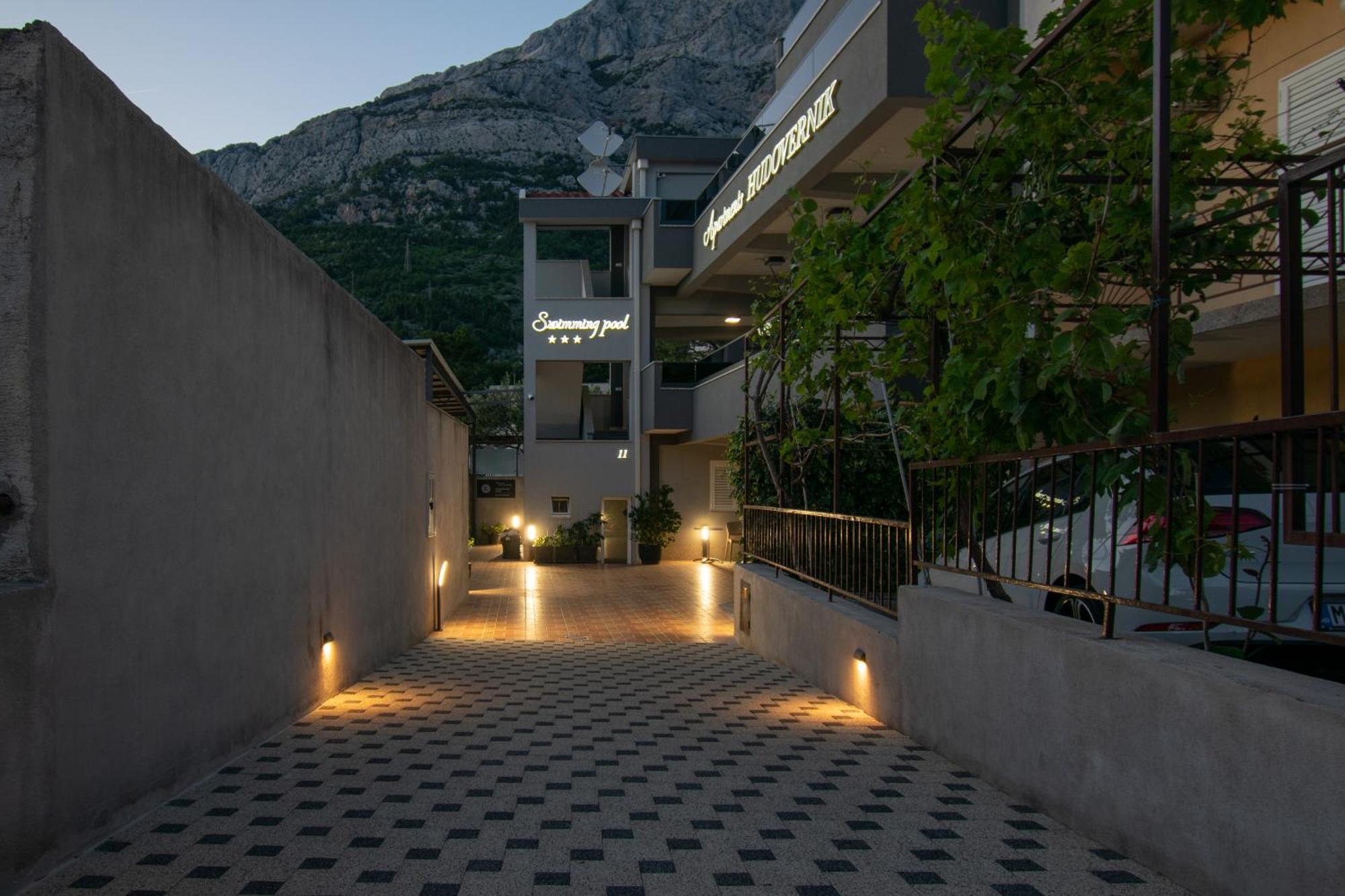 Apartments Hudovernik Baska Voda Luaran gambar